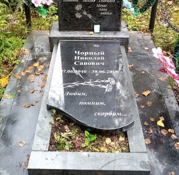 Надгробная плита из гранита в Ярославле.
